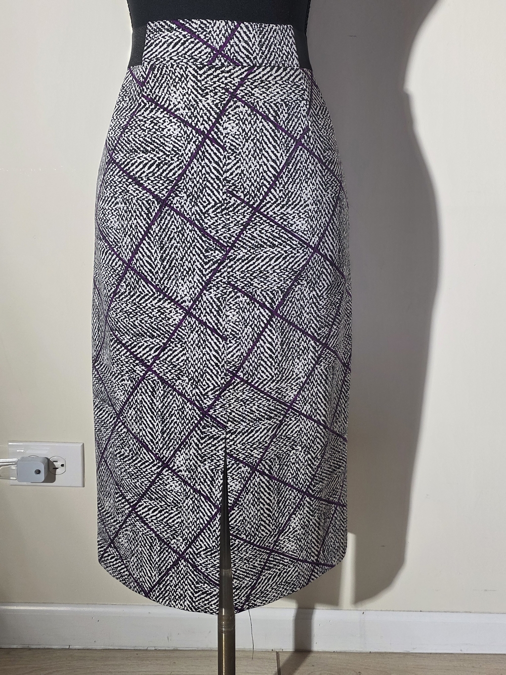 Worthington High-Waist Black & White Pencil Skirt with Purple Windowpane(Size 4)
